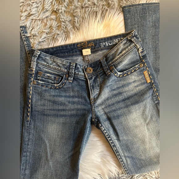 Silver Pioneer Blue Jeans Slightly Distressed - Picture 2 of 7